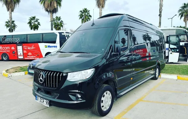 Mercedes Sprinter VIP - ECR99 (8).jpg